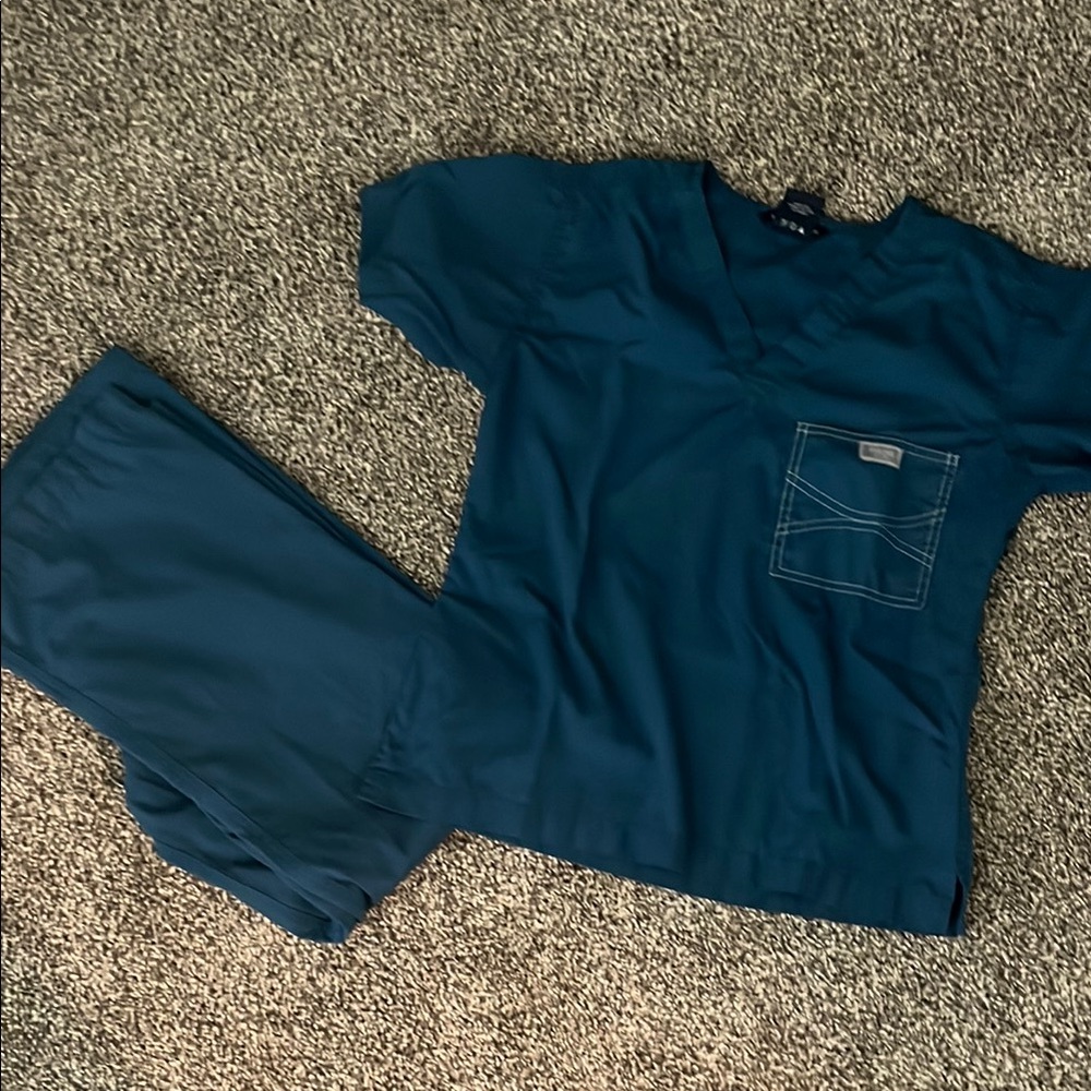 Caribbean blue- Blue Sky Scrub Set with Pocket Detail